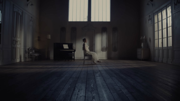 IS:SUE (イッシュ) ‘prod.☆Taku Takahashi (m-flo)’ 「コエ」MV