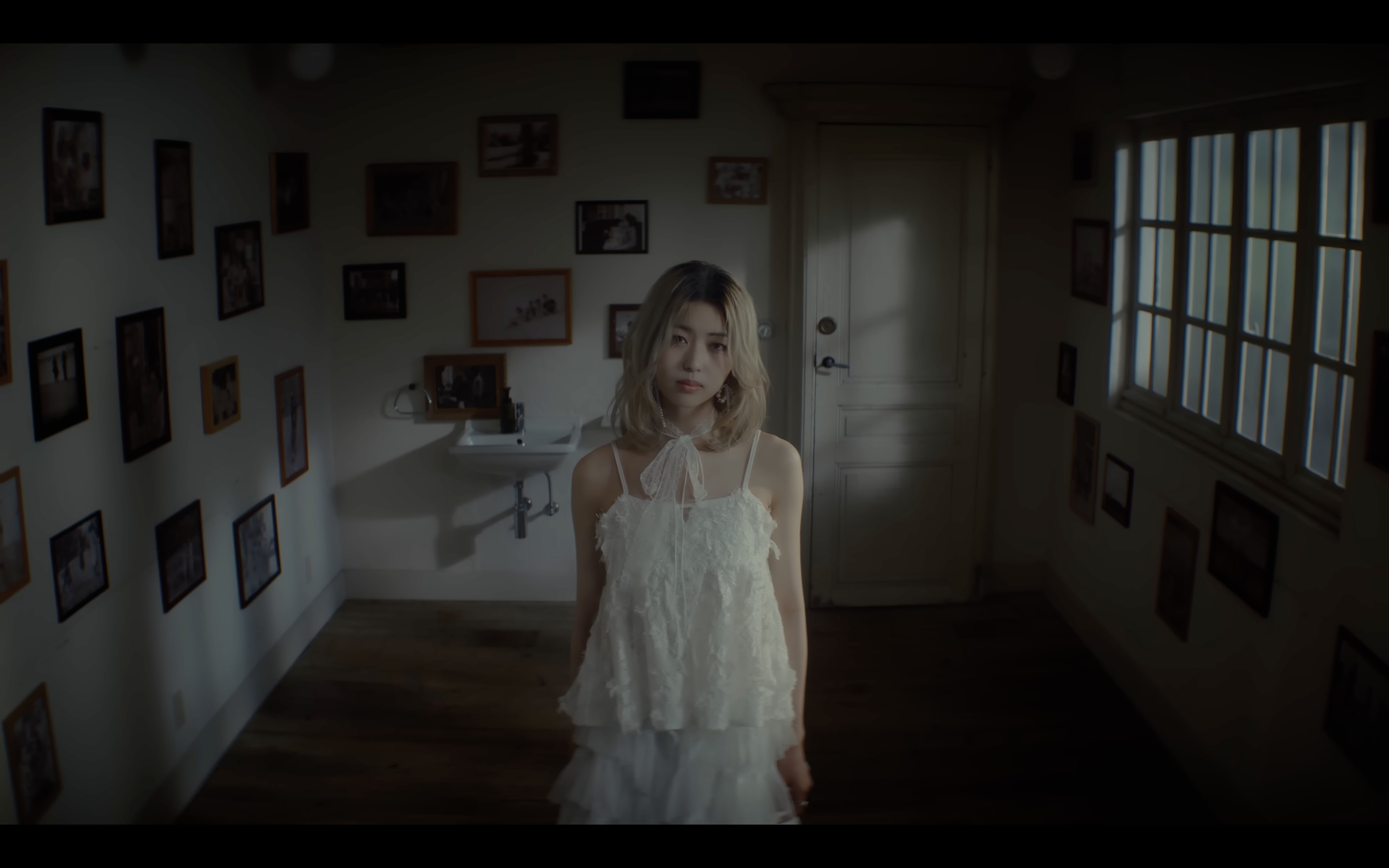 IS:SUE (イッシュ) ‘prod.☆Taku Takahashi (m-flo)’ 「コエ」MV